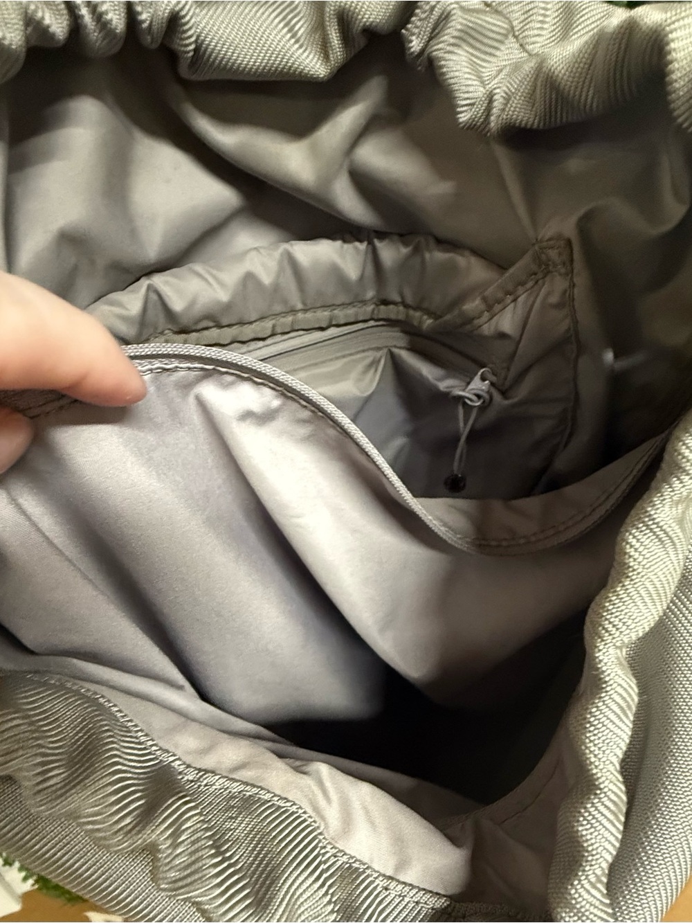 🤍 Lululemon Silver Gray Drawstring Backpack - Picture 4 of 8